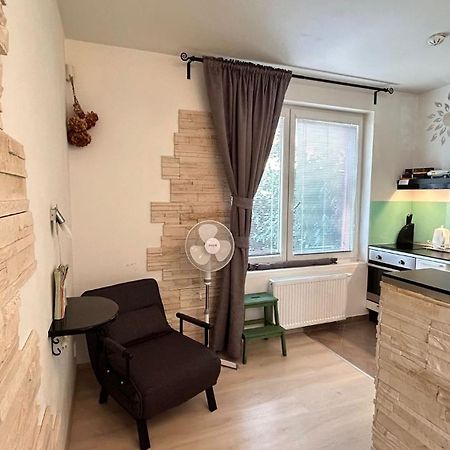 Bastien Studio Near Airport Praha Eksteriør bilde