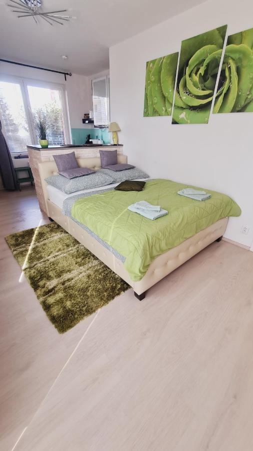 Bastien Studio Near Airport Praha Eksteriør bilde