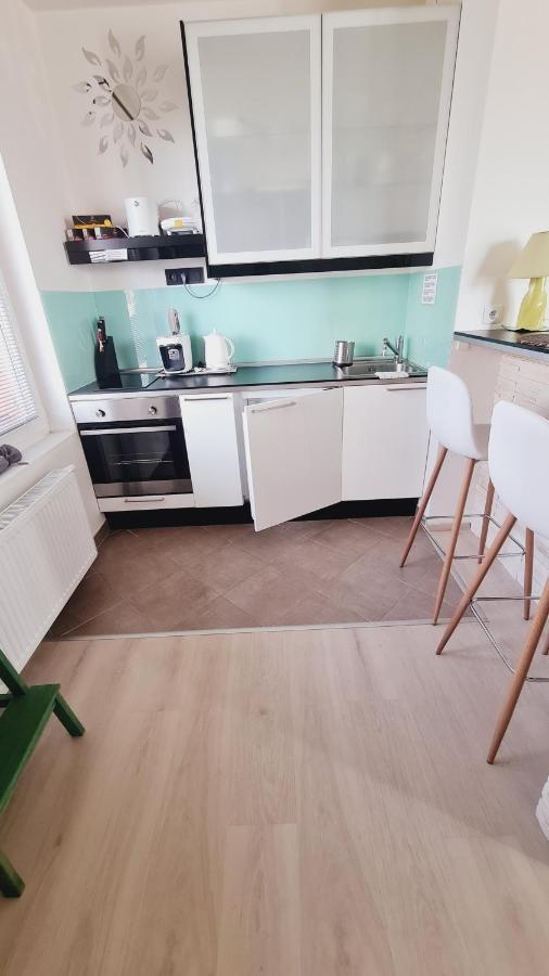 Bastien Studio Near Airport Praha Eksteriør bilde