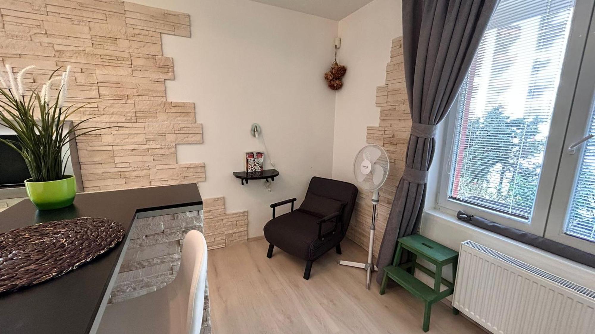 Bastien Studio Near Airport Praha Eksteriør bilde