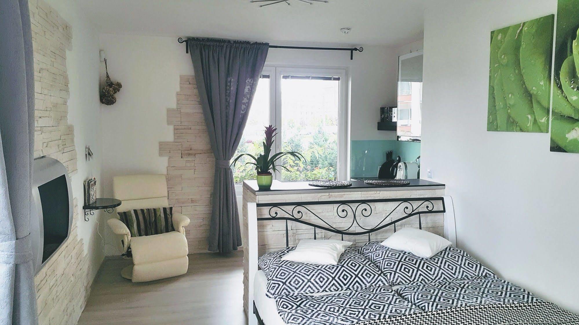 Bastien Studio Near Airport Praha Eksteriør bilde